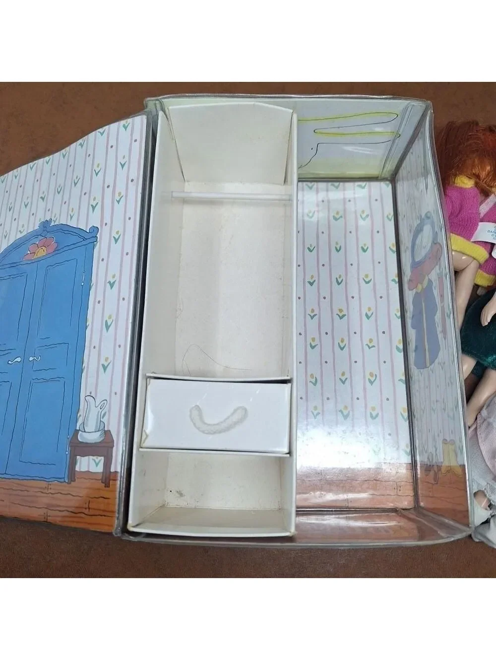 MADELINE Vintage 1995 Carry Case With 3 Vintage Madeline Dolls
